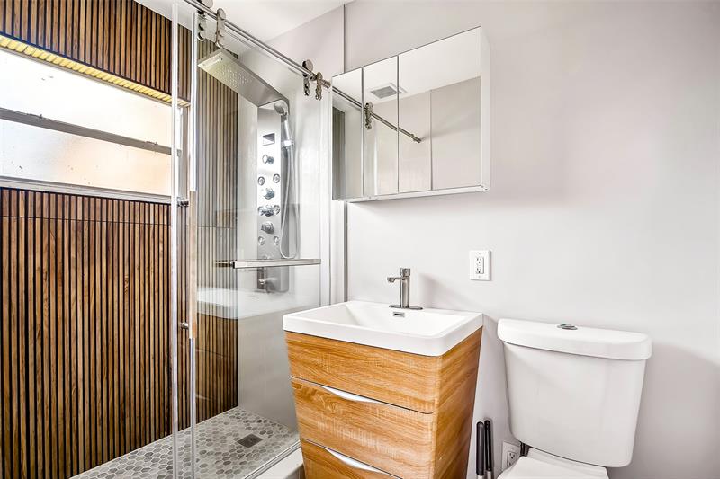 Image 4 of 33 For 2508 Arthur St