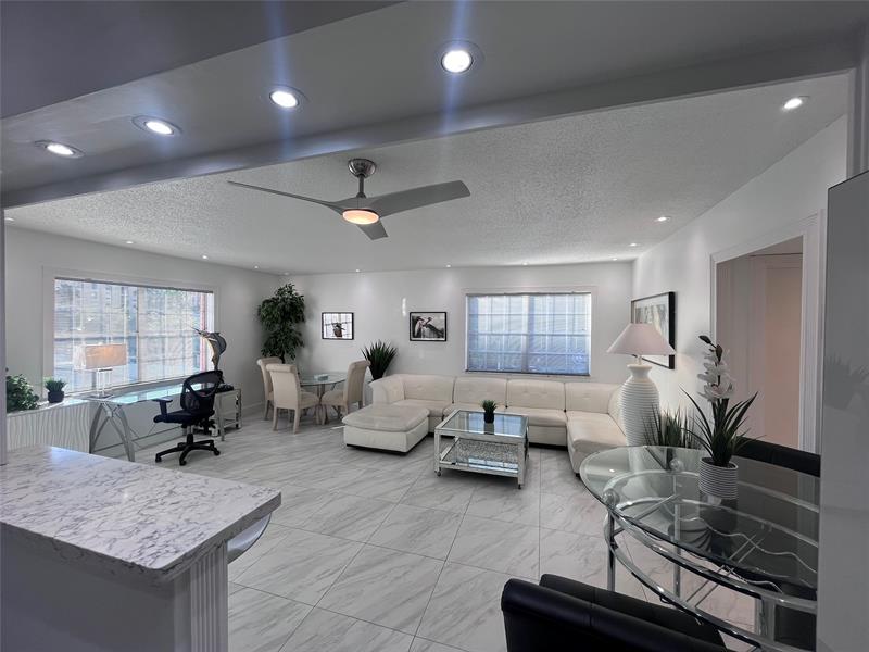 Image 11 of 67 For 601 5th Ct  301