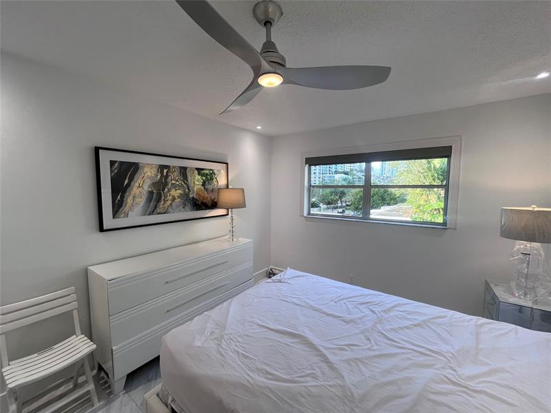 Image 23 of 67 For 601 5th Ct  301