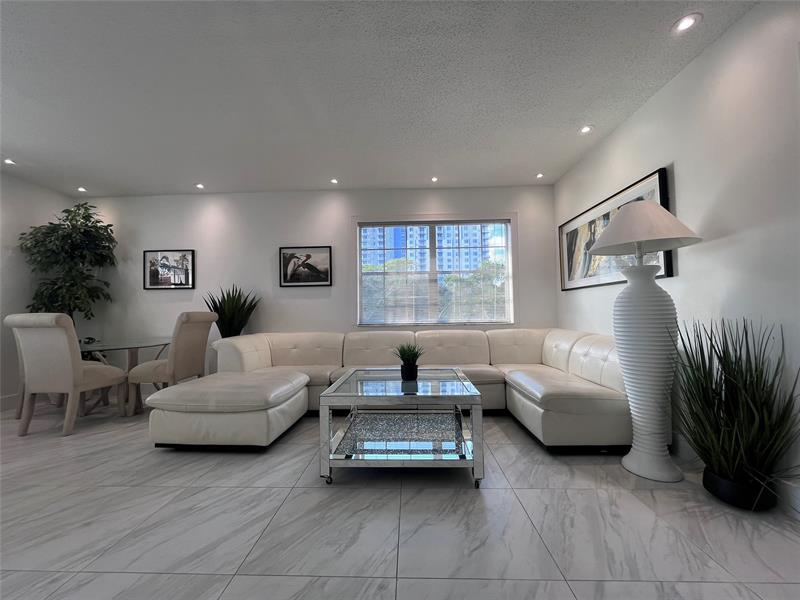 Image 3 of 67 For 601 5th Ct  301