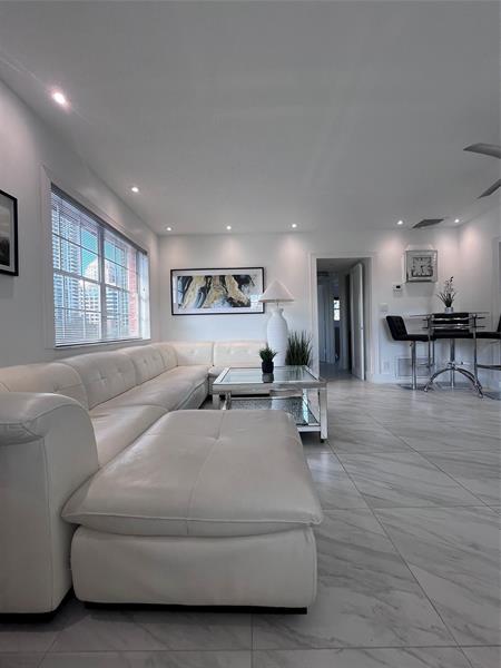 Image 5 of 67 For 601 5th Ct  301