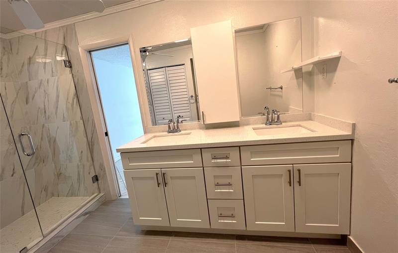 Image 4 of 13 For 19016 Lake Dr  19016