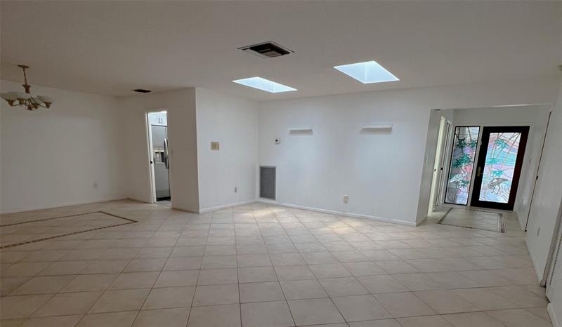 Image 5 of 13 For 19016 Lake Dr  19016