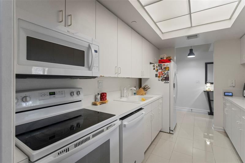 Image 11 of 39 For 9805 52nd St  218