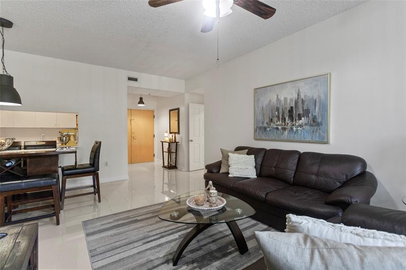 Image 14 of 39 For 9805 52nd St  218