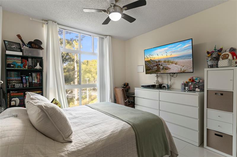 Image 18 of 39 For 9805 52nd St  218