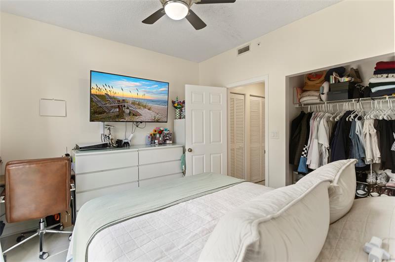 Image 21 of 39 For 9805 52nd St  218