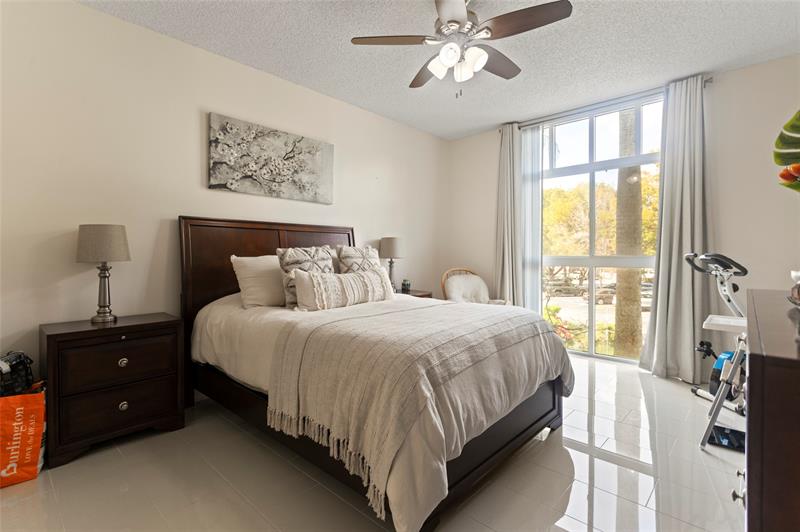 Image 23 of 39 For 9805 52nd St  218