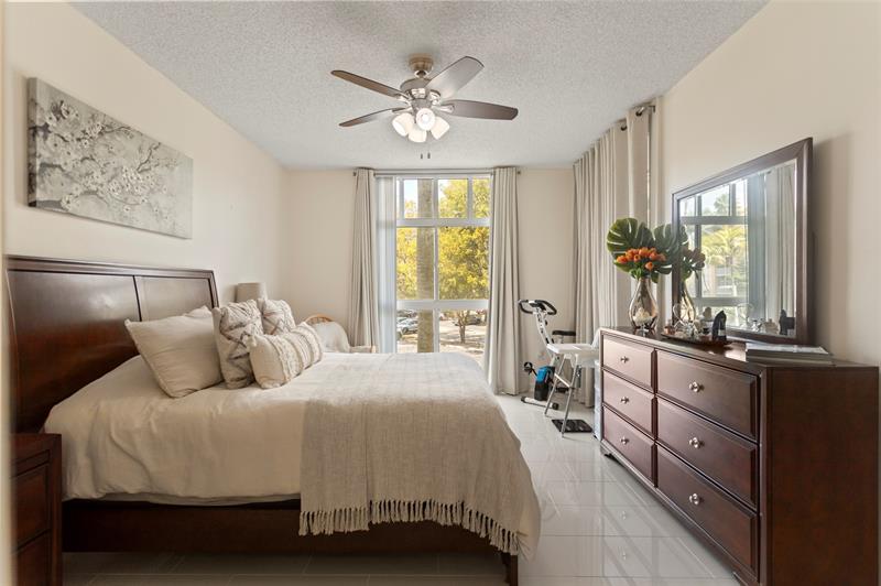 Image 24 of 39 For 9805 52nd St  218
