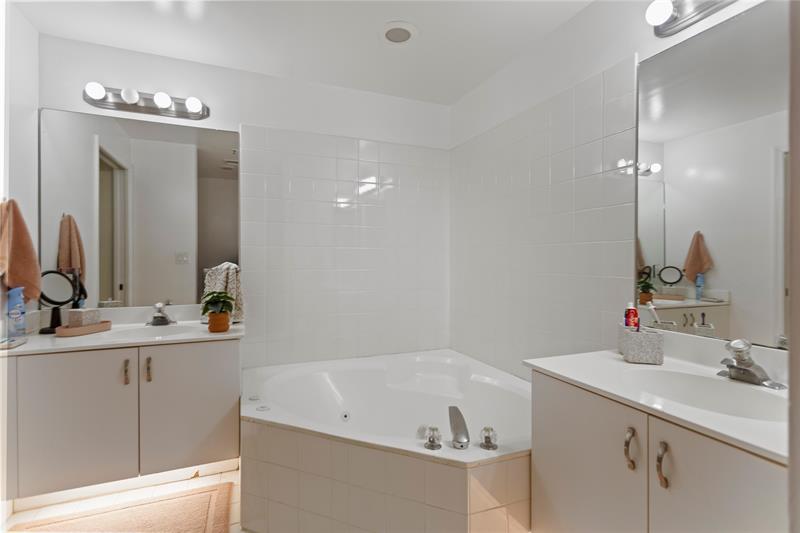 Image 32 of 39 For 9805 52nd St  218