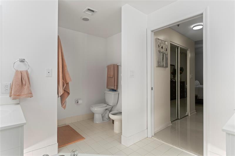 Image 33 of 39 For 9805 52nd St  218