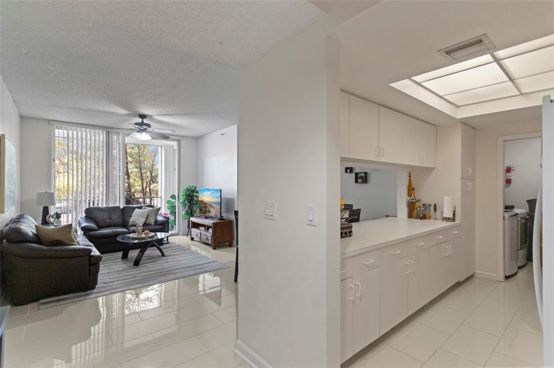 Image 6 of 39 For 9805 52nd St  218