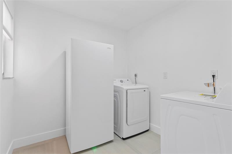 Image 16 of 34 For 3341 Raleigh St.  2g
