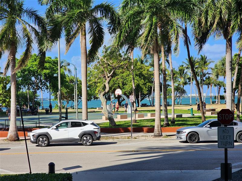 Image 4 of 19 For 1900 Bayshore Drive  1012
