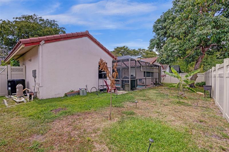 Image 21 of 27 For 5165 66th Dr