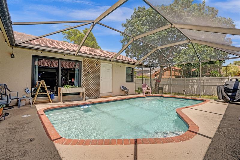 Image 4 of 27 For 5165 66th Dr
