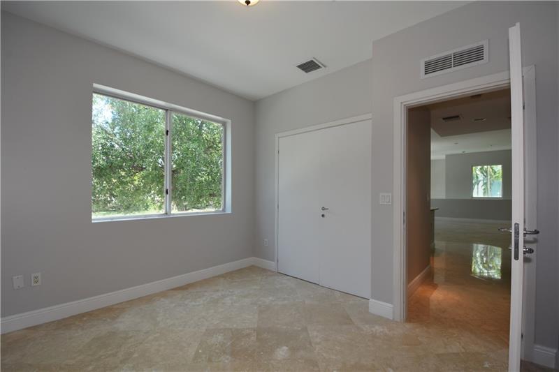 Image 13 of 33 For 783 4th Ave  
