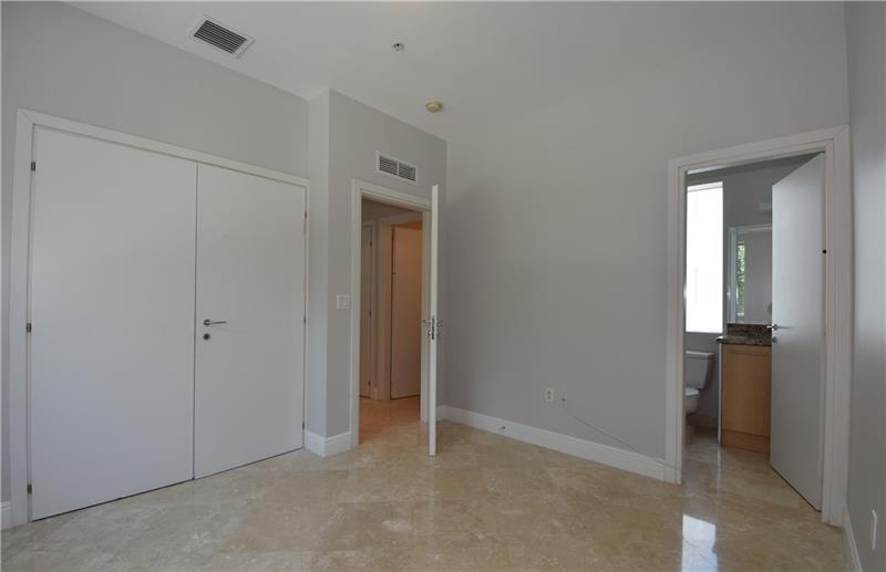 Image 14 of 33 For 783 4th Ave  