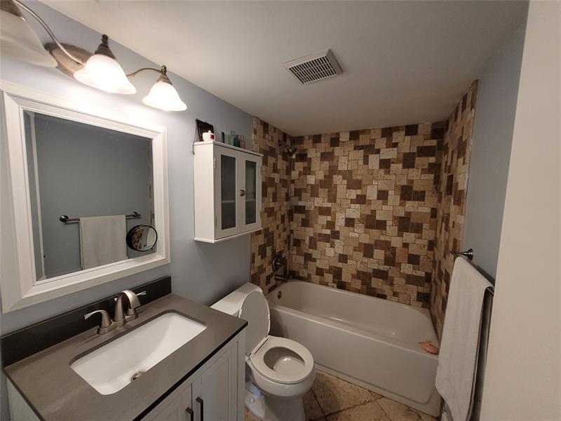 Image 24 of 32 For 3210 Spanish Wells Dr  27-a