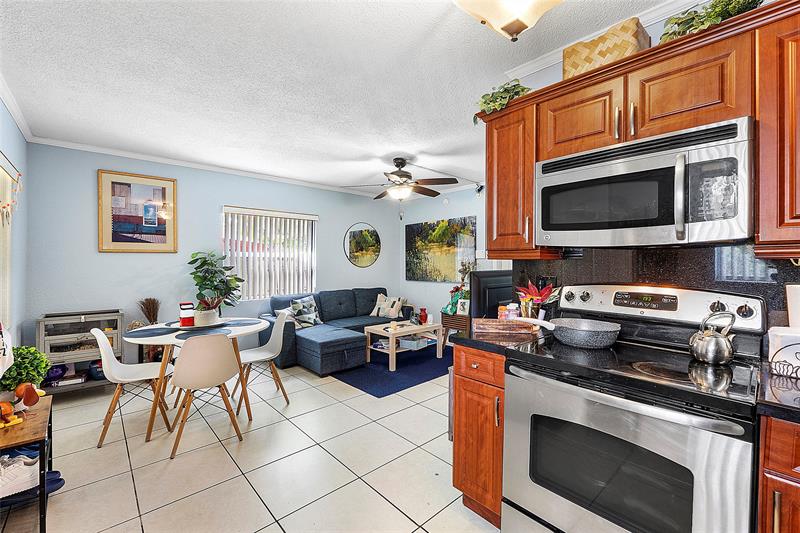 Image 4 of 28 For 2741 8th Avenue  10
