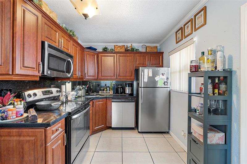 Image 6 of 28 For 2741 8th Avenue  10