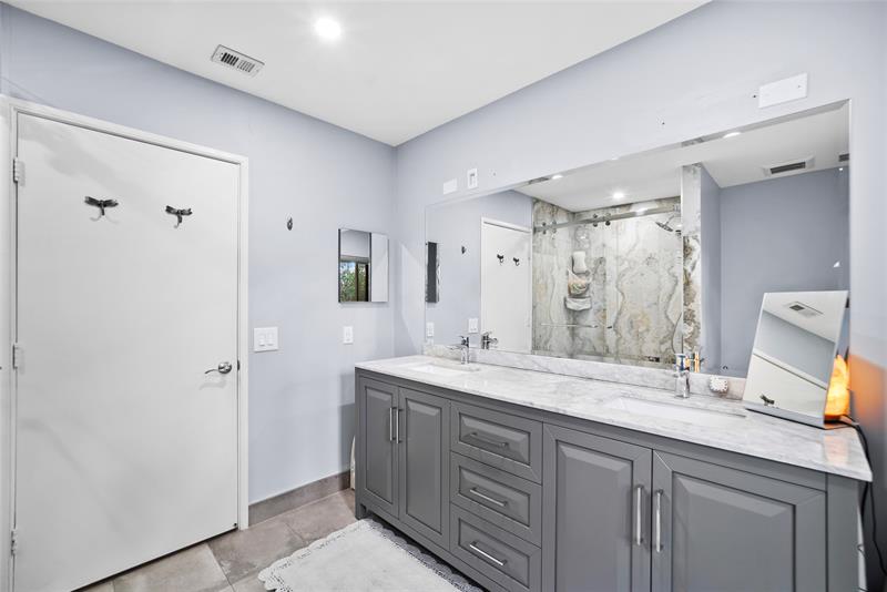 Image 19 of 47 For 21041 Woodspring Ave