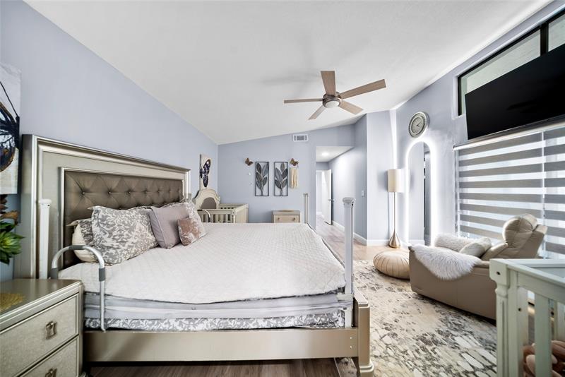 Image 20 of 47 For 21041 Woodspring Ave
