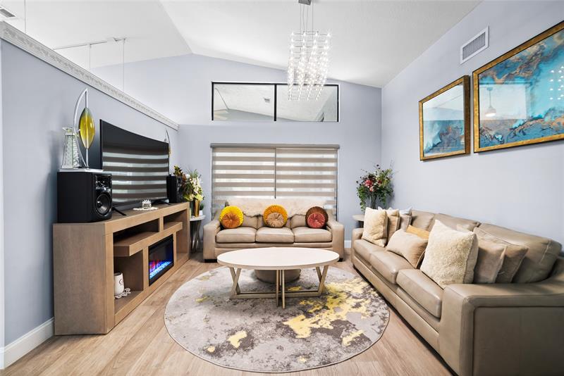 Image 4 of 47 For 21041 Woodspring Ave