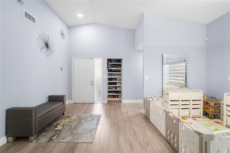 Image 6 of 47 For 21041 Woodspring Ave