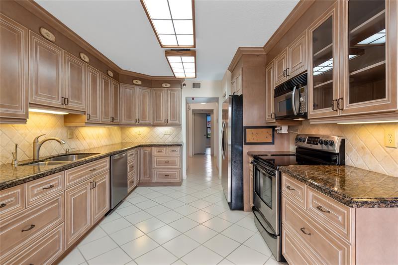 Image 10 of 35 For 7580 Regency Lakes Dr  101