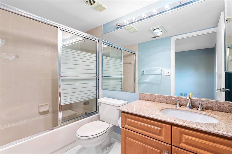 Image 20 of 35 For 7580 Regency Lakes Dr  101