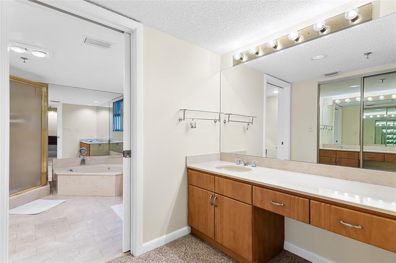 Image 23 of 35 For 7580 Regency Lakes Dr  101