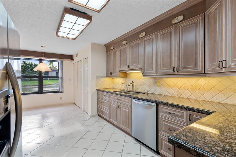 Image 28 of 35 For 7580 Regency Lakes Dr  101