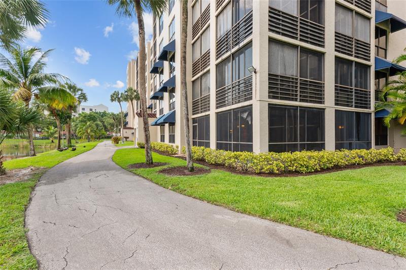 Image 31 of 35 For 7580 Regency Lakes Dr  101