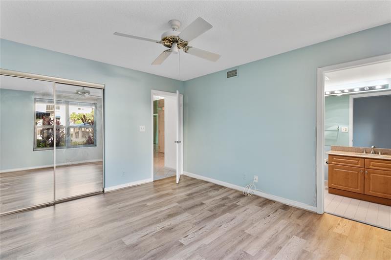 Image 8 of 35 For 7580 Regency Lakes Dr  101