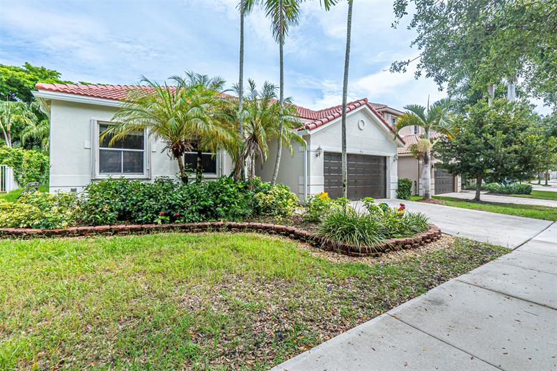 Image 4 of 38 For 970 Tulip Cir