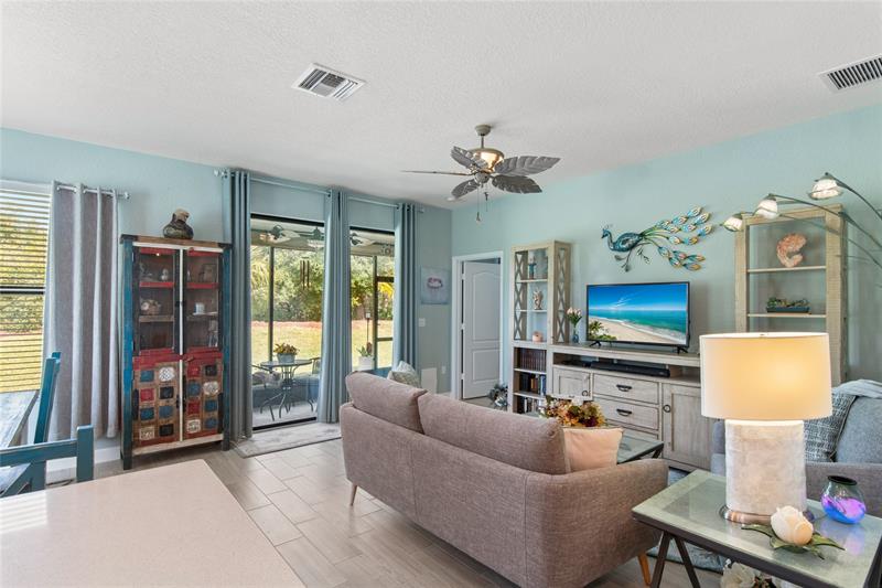 Image 14 of 35 For 10095 Villa Cir