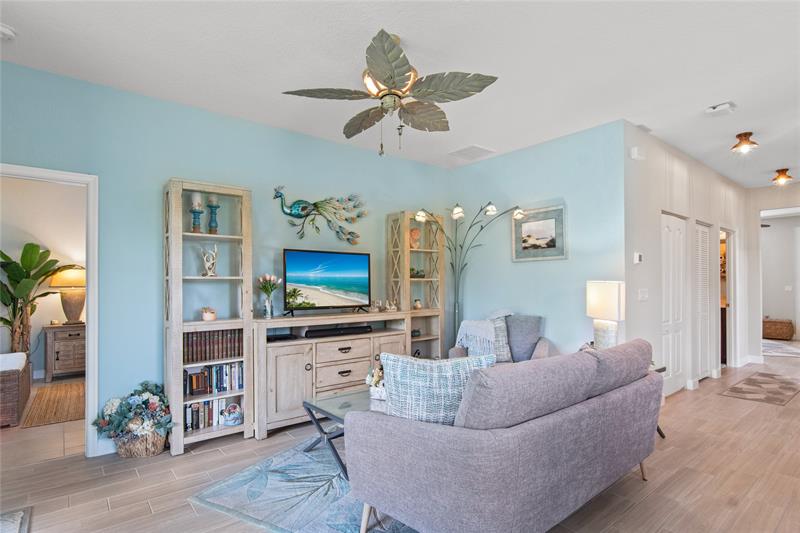 Image 15 of 35 For 10095 Villa Cir