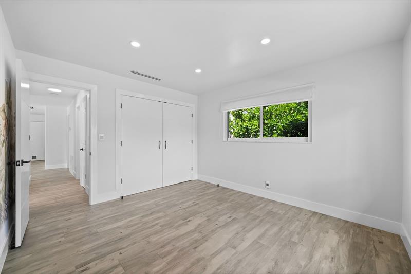 Image 32 of 59 For 2911 55th St