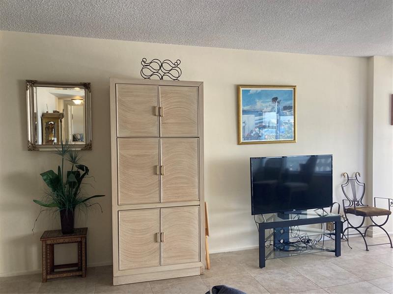 Image 10 of 40 For 4010 Galt Ocean Dr  706