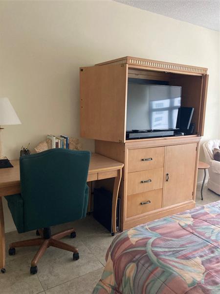 Image 15 of 40 For 4010 Galt Ocean Dr  706