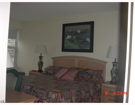 Image 28 of 40 For 4010 Galt Ocean Dr  706