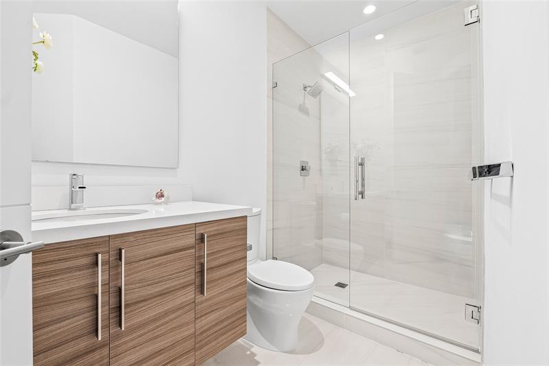 Image 22 of 32 For 244 Shore Ct