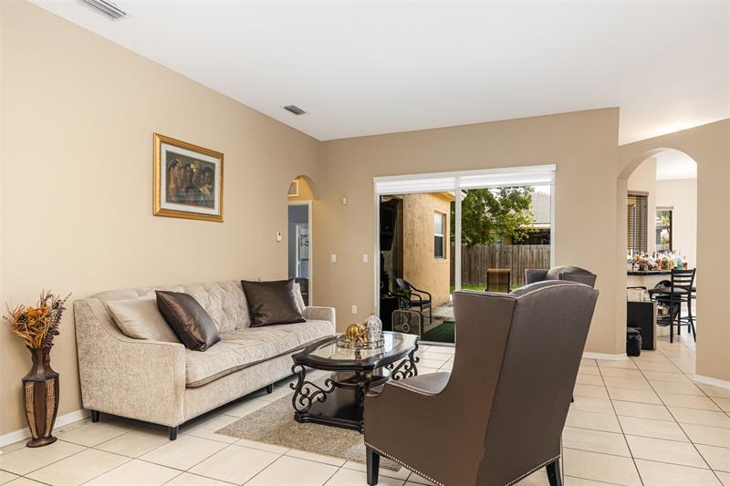 Image 12 of 50 For 2015 18th Ct