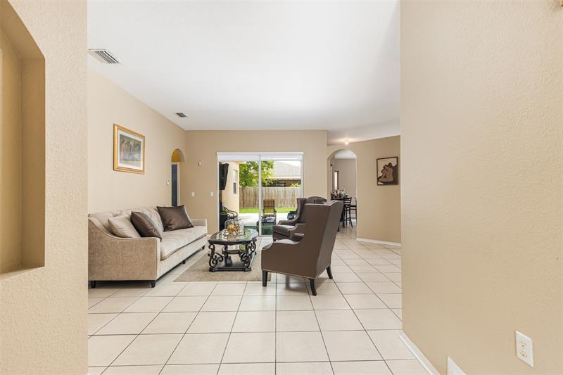 Image 8 of 50 For 2015 18th Ct
