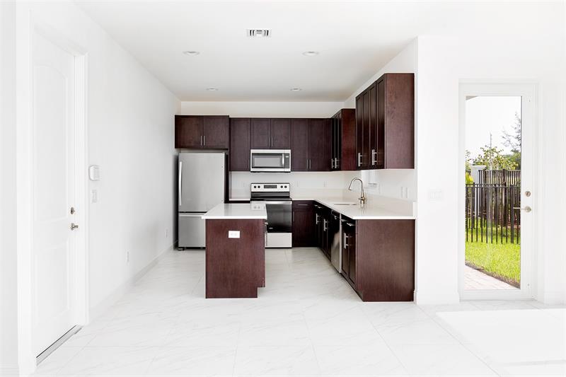 Image 13 of 30 For 6975 Pines Circle  33