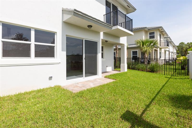 Image 16 of 30 For 6975 Pines Circle  33