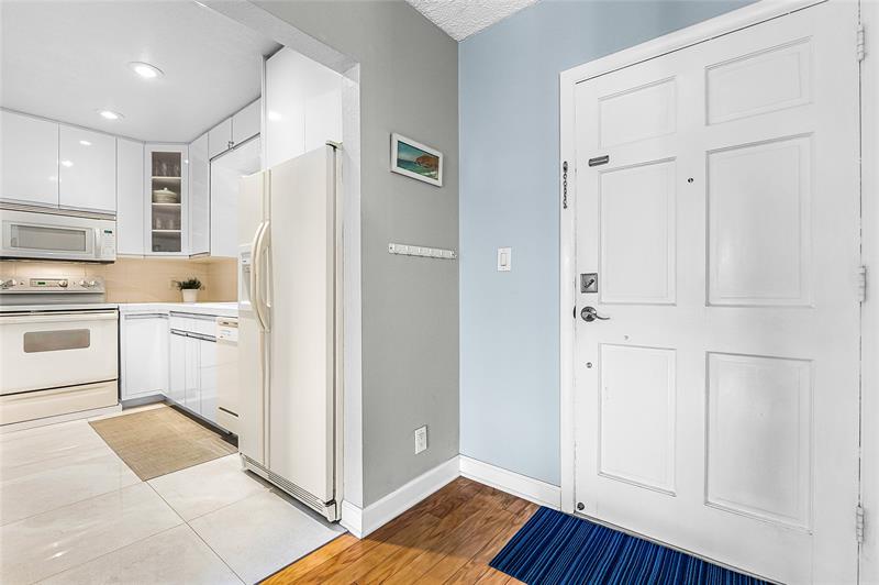 Image 14 of 54 For 3216 8th St  303