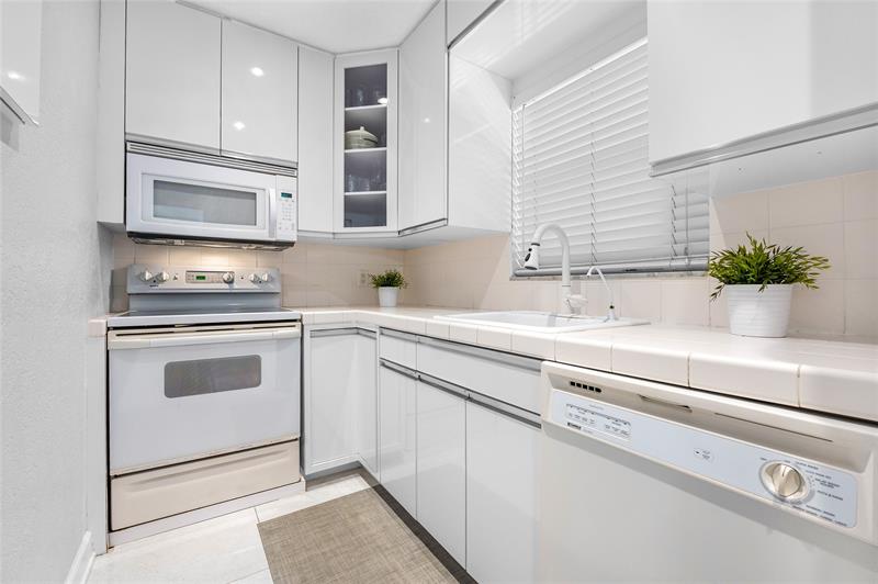 Image 15 of 54 For 3216 8th St  303