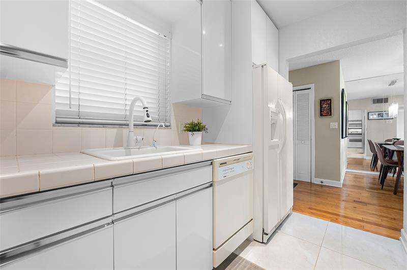 Image 16 of 54 For 3216 8th St  303